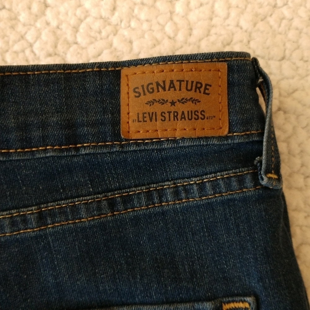 Signature by Levi Strauss Mid Rise Boot Cut Jeans Size 16? - Picture 3 of 8
